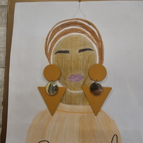 Lovisa mustard rubber Geometric drop earrings - Picture 5 of 5